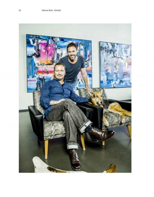 Dietmar Brixy, David Richardson u. Hund Bounty im Wohntrakt des Alten Pumpwerks Neckarau (Im Hintergrund: Zwei Großformate der Serie